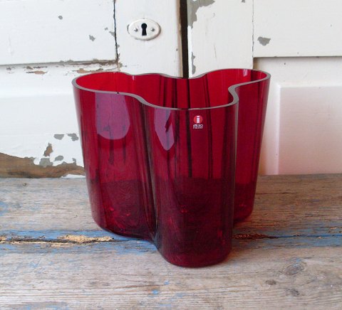 Rød Alvar Aalto vase, Iittala 2012