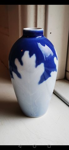 Vase i porcelæn fra Porsgrund