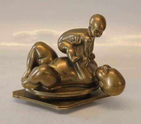 Kai Nielsen no 18 Dreng med baby Lueforgyldt Bronze 13.5 x 16 cm