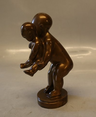 Kai Nielsen no 17 Lueforgyldt Bronze Stående dreng med baby 15.5 cm