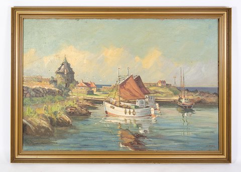 Et stort olie maleri på lærredet med motiv af fiskerbåde nær kyst fra omkring 
1930