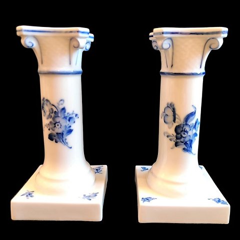 KAD ringen - Royal Copenhagen porcelain, Blue Flower braided; A pair of  candlesticks #8215 - Royal Copenhagen porcelain, Blue Flower braided; A  pair of candlesticks #8215