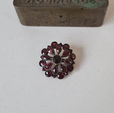 Beautiful old garnet brooch