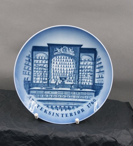 Royal Copenhagen Denmark, Pharmacy plate 1982 
