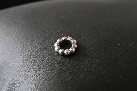 Charm til armbånd, fra  Pandora udført som cylender-formet med sølv kugler. 925 
sterling sølv.