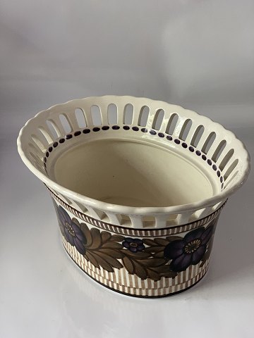 Jardiniere uden låg fra Aluminia Royal Copenhagen
Måler 25 cm