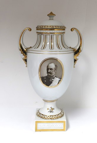 Royal Copenhagen. Vase. Model # 2212. Pictures of Frederik VIII and Queen 
Louise. Height 34 cm. (1 quality)