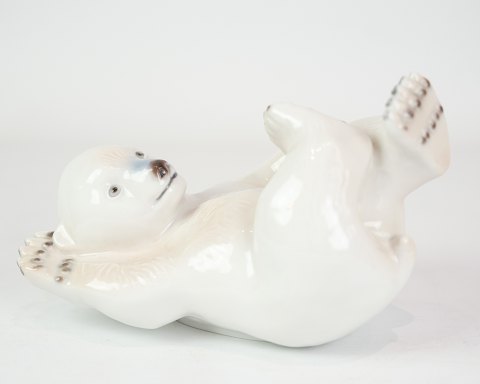 Porcelænsfigur - Isbjørneunge - Merete Agergaard - B&G - nr. 2537
Flot stand
