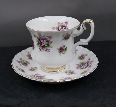 Sweet Violets English bone China porcelain. Settings coffee cups of 2 items