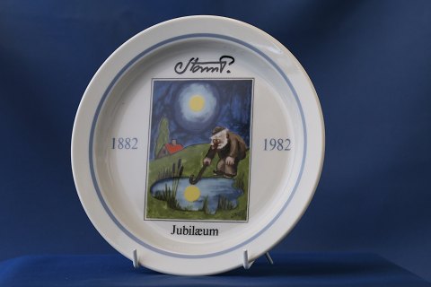 Storm P, 100 year anniversary plaque, motif no. 1, Månen i gadekäret (ca. 1928), 
D:18