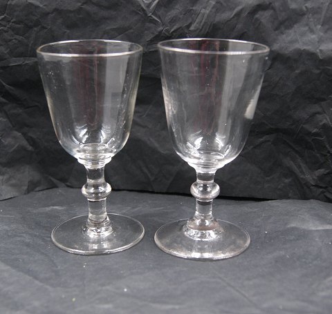 Barrel glasses from a Danish glass factory. Smooth wine glasses with round 
button on stem 10.5cm 
