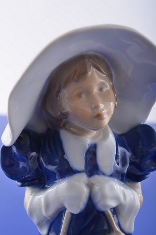 Bing & Grondahl figurine 2533 The Make- Belive World of Children