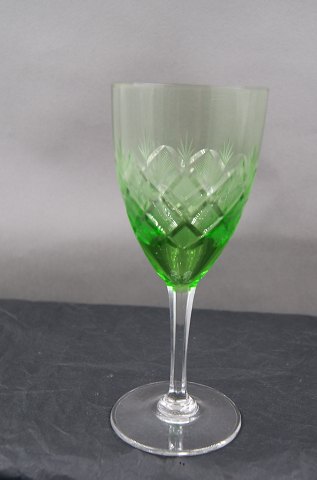 Wien Antik glas med lige, facetslebet stilk fra Lyngby Glasværk. Grønne hvidvin 
eller rhinskvin glas 14,5cm