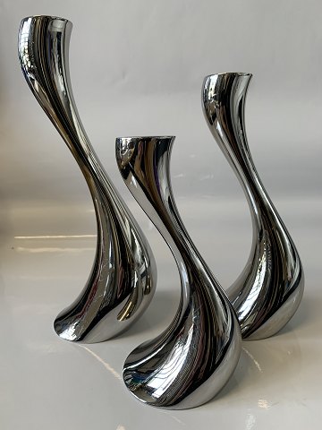 Georg Jensens Cobra-serie, 3 smukke lysestager Lysestagerne måler H16, H20, H24 
cm.