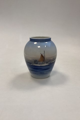 Lyngby Porcelæn Vase med Fiskekutter No. 74-2