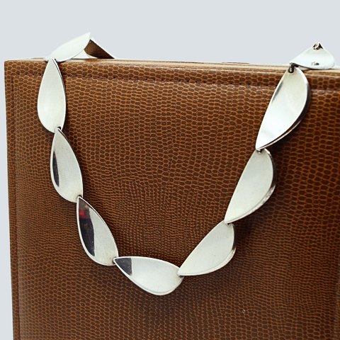 item no: 590219