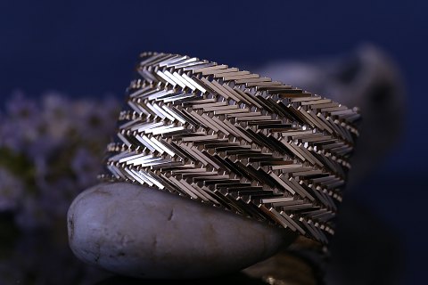 Geneva gold bracelet with 4 rows, in 14 carat gold and stamped AUN 585
SOLD