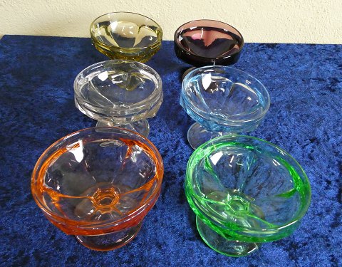 vare nr: g-6 portionsglas i farvet glas