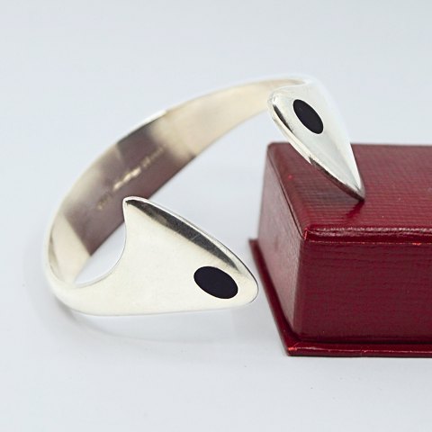 Hans Hansen; Armring i sterling sølv med emalje, nr. 213E