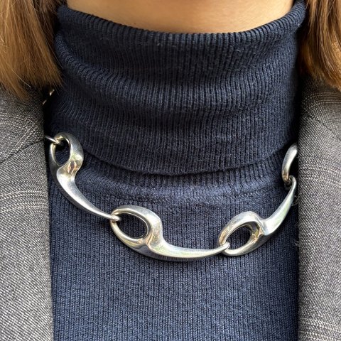 Neck jewellery