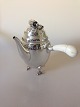 Georg Jensen Magnolia Sterling Sølv Kaffekande med ben håndtag No 2C