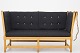 Børge Mogensen
New cushions for the spoke back sofa
in "Mood" fabric with vegetal leather buttons
Condition: New
Delivery time: 6-8 weeks