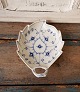 Royal Copenhagen Musselmalet riflet bladformet asiet no. 144