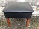 Syskrin / skammel
Sort skai / Teak
325 kr