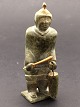 Grønlandsk fedtstens figur 16 cm. af Peter Petersen Paamiut