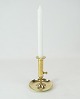 Candlestick with handle of brass and in great used condition from the 1890s.
5000m2 showroom.