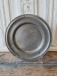 Beautiful 1800s pewter dish Diameter 28.5 cm.