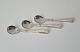 Double ribbed egg spoon in silver and steel
