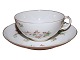 Red Berries
Tea cup in thin porcelain
