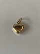 Smukt og elegant guldhjerte i 14 karat guld. Stemplet 585. Vedhæng til halskæde 
eller armbånd.