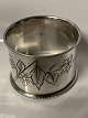 Napkin ring Russian silver.
Stamp: 84
Size: 3.1 x ø 4.5 cm.