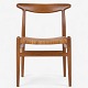 Hans J. Wegner / C. M. Madsen.
W2 - Spisestol i patineret eg med sæde i sjeneflet. Stemplet fra producent. 
Dette er modelfotos, kontakt os venligst for nøjagtige billeder af dette 
produkt.
10 stk. på lager
