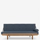 Poul Volther / Klassik Studio.
Daybed i sæbebehandlet og røget eg m. hynde i blåt 