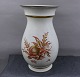 Kongelig Krakelé porcelæn med guldkanter. Høj vase med blomster dekoration 
24,5cm