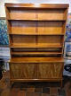 Reol med underskab i mahogni 
Kr. 4.200,-