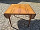 Spisebord med klapper i palisander.
Kr. 3.200,-
