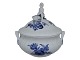Blue Flower Curved
Early round soup tureen with boy holding a flower basket from 1779-1814
