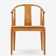 Hans J. Wegner / Fritz Hansen.
FH 4283 - Kinastol i kirsebær med hynde i patineret naturlæder. Mærket fra 
producent.
1 stk. på lager
