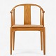 Hans J. Wegner / Fritz Hansen.
FH 4283 - Kinastol i kirsebær med hynde i patineret naturlæder. Mærket fra 
producent.
1 stk. på lager
