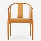 Hans J. Wegner / Fritz Hansen.
FH 4283 - Kinastol i kirsebær med hynde i patineret naturlæder. Mærket fra 
producent.
1 stk. på lager
