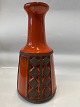 Keramik Vase, Retro med orange glasur.
Højde 19,5 cm.