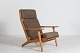 Hans J. Wegner
Høj lænestol GE 290
fremstillet af egetræ