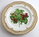 Royal Copenhagen, Flora Danica, frugttallerken. Frokost tallerken med gennemskåret bort. Design #429/3554. Diameter 23 cm. (1 sortering).