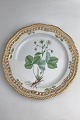 Royal Copenhagen Flora Danica Tallerken med gennembrudt kant No. 20/3526