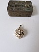 Flora Danica pendant in gold-plated sterling silver.