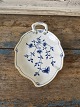 B&G Sommerfugl Kipling med guldkant lille bladformet asietNo. 198